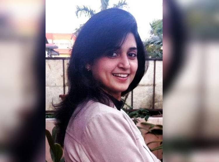 महिला अफसर के सीने में दागीं 4 गोलियां, खुद को भी गोली से उड़ाया