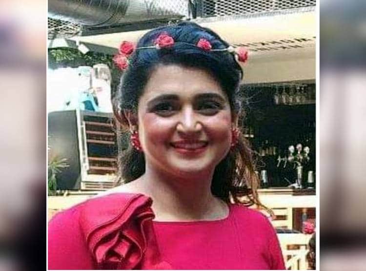 महिला अफसर के सीने में दागीं 4 गोलियां, खुद को भी गोली से उड़ाया