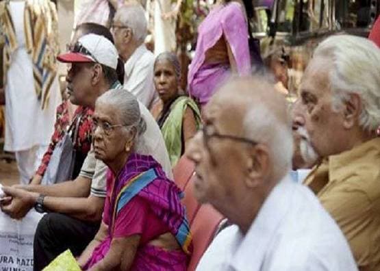 1 अप्रैल से बदल जाएगी सरकार की पेंशन स्कीम, आप भी उठाएं फायदा